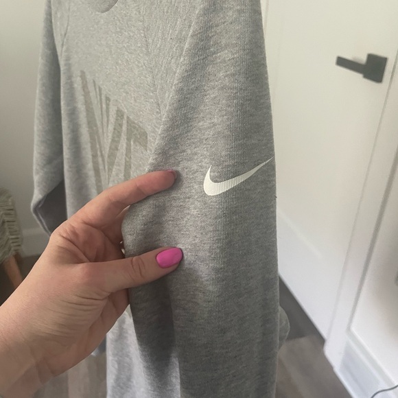 Nike DriFit Crew Neck - Picture 3 of 5
